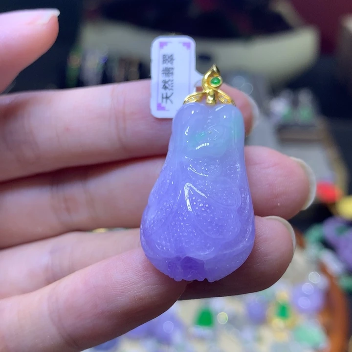 颈饰18K金镶嵌翡翠