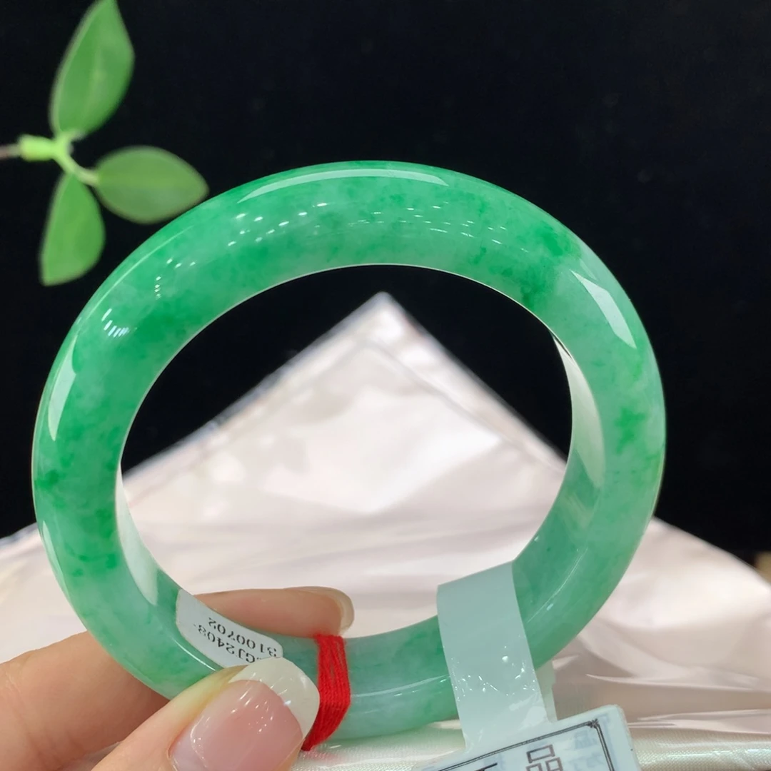 翡翠手镯未镶嵌微瑕0702