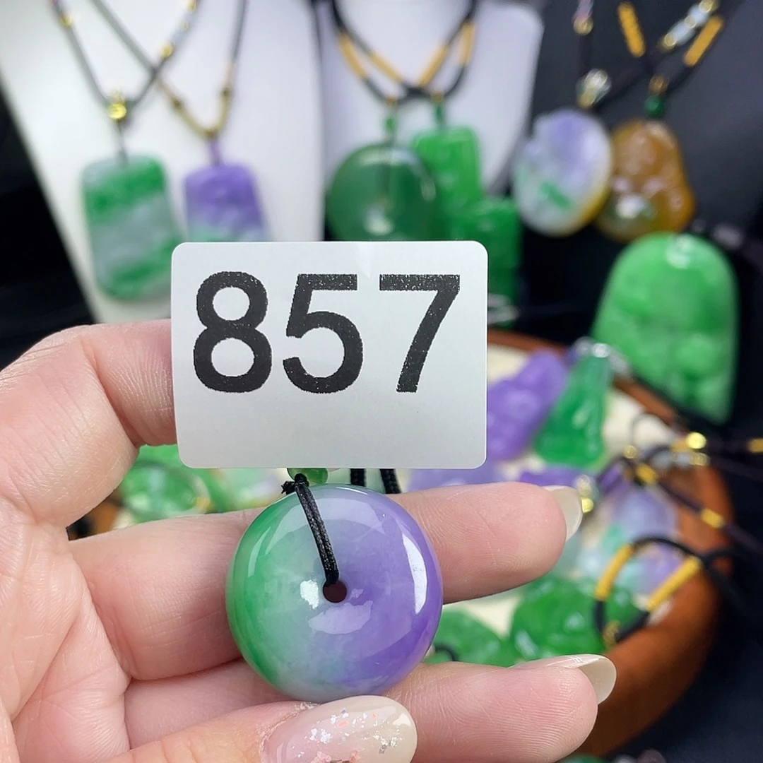 翡翠未镶嵌吊坠(赠链)