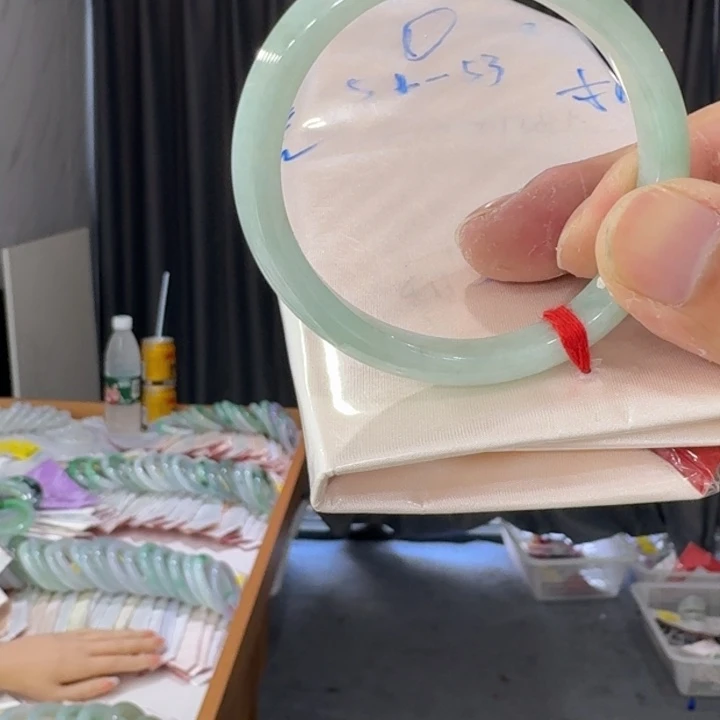 翡翠手镯未镶嵌?****甜纯天然缅甸翡翠a货