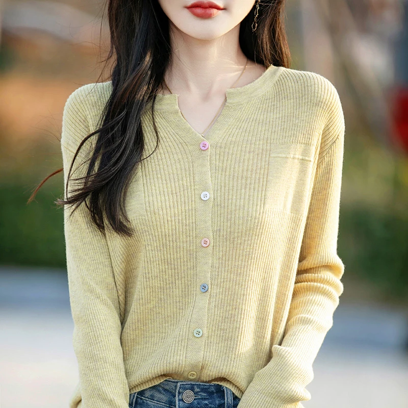 羊范精纺羊毛抽条针织开衫女新款圆领彩扣外套夏季薄款减龄打底衫