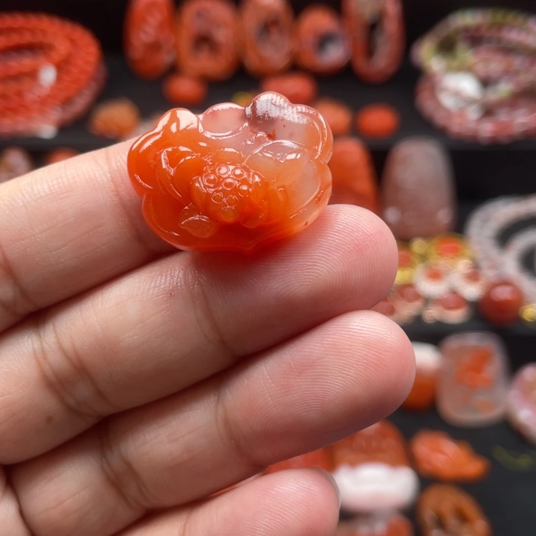 未镶嵌如意莲花南红玛瑙