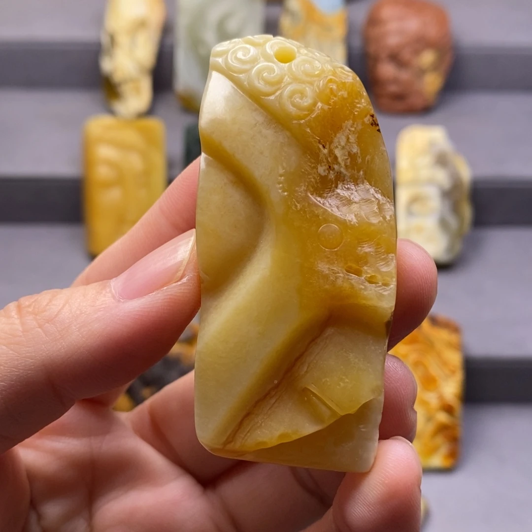 岫玉未镶嵌颈饰挂件