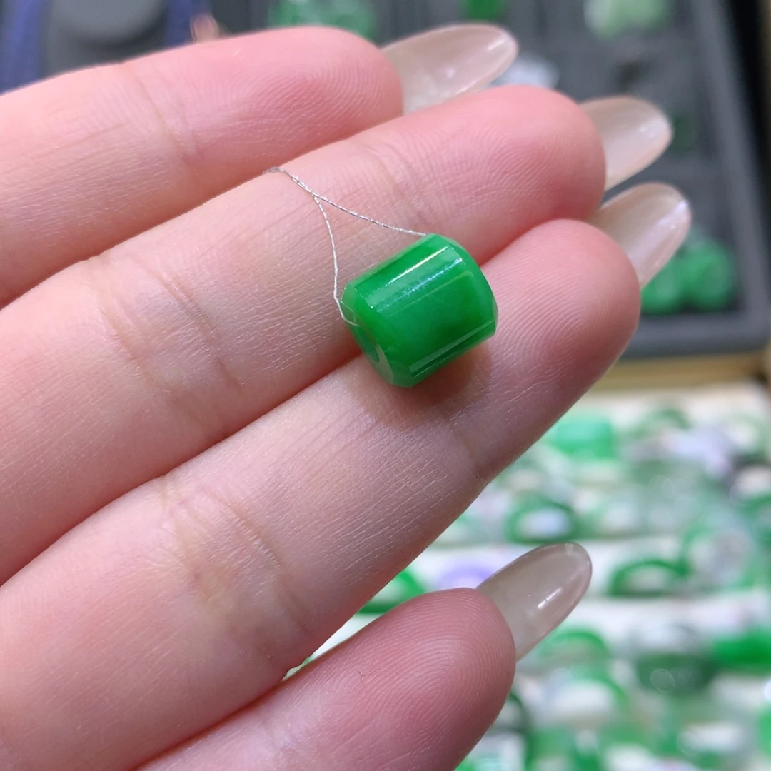 翡翠戒指未镶嵌翡翠