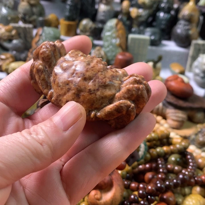 未镶嵌岫岩河磨玉（透闪石质玉）把件