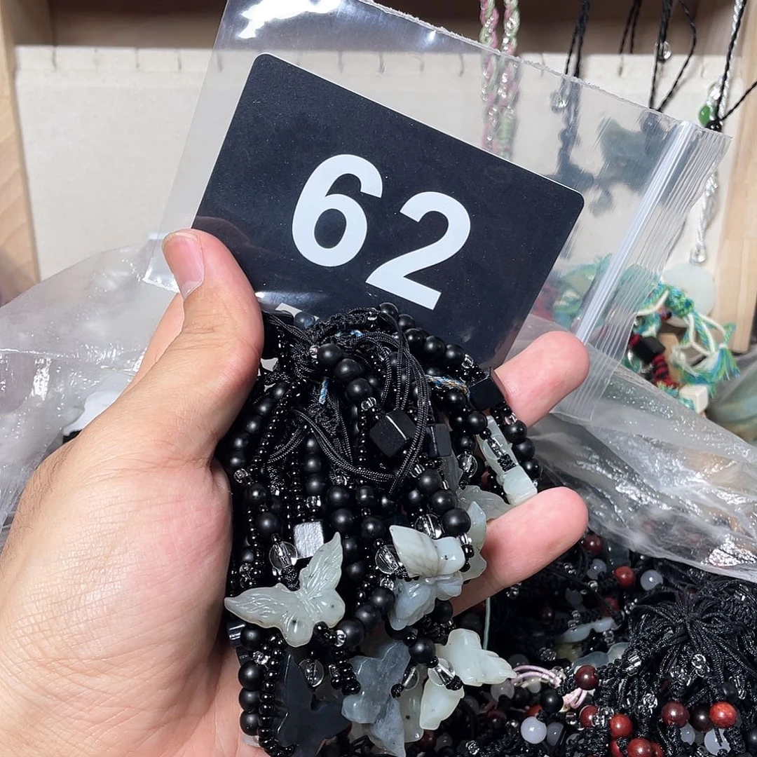 蛇纹石玉颈饰合金