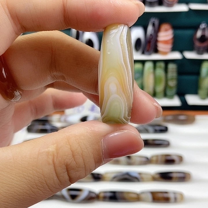 么***撒未镶嵌颈饰玛瑙/玉髓