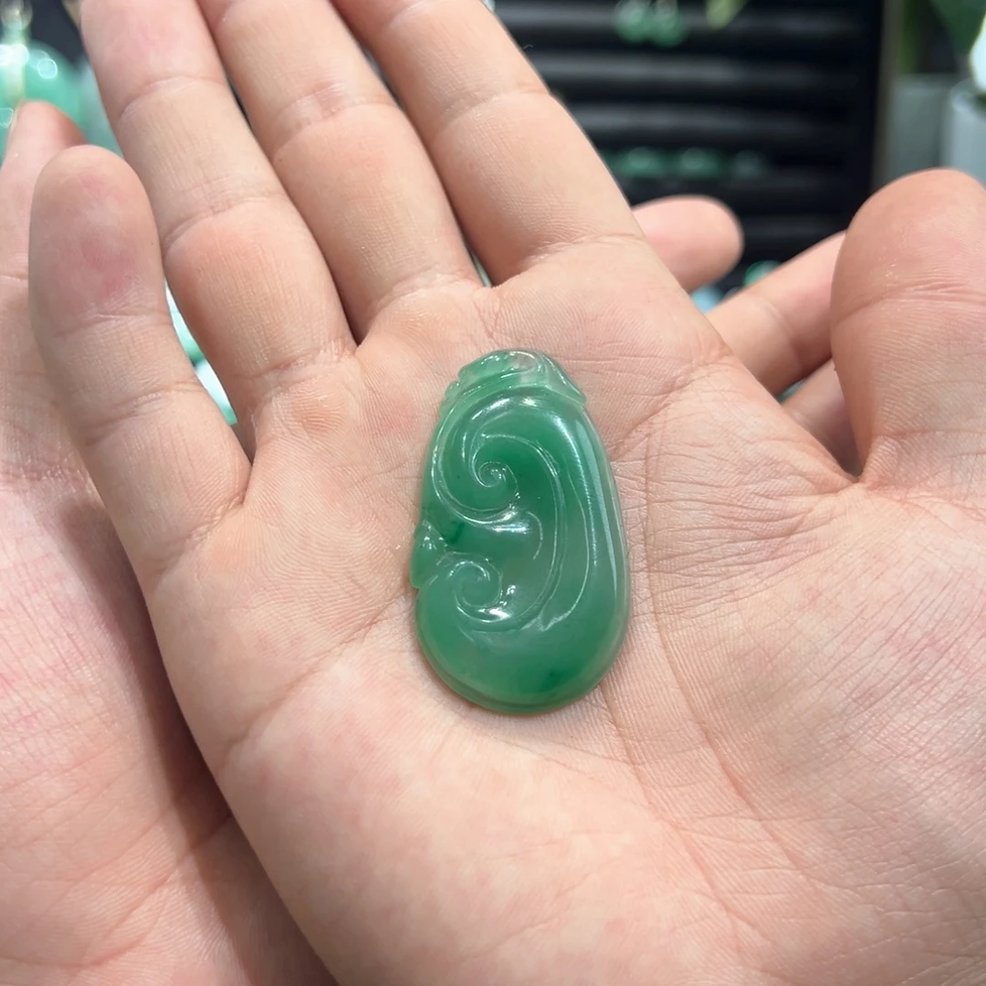 颈饰未镶嵌石英质玉（非洲翠）