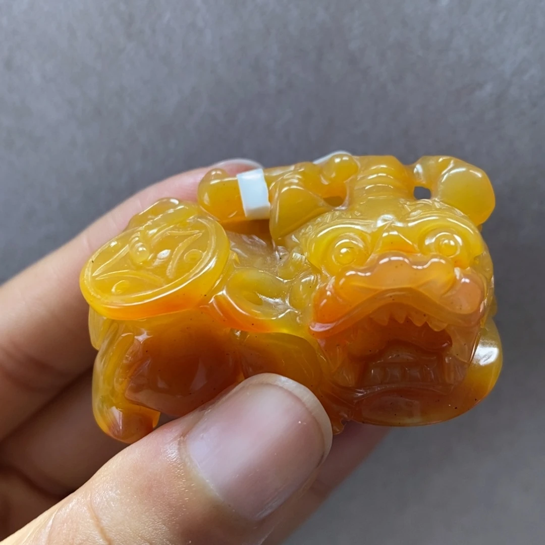 未镶嵌石英质玉（黄龙玉）颈饰