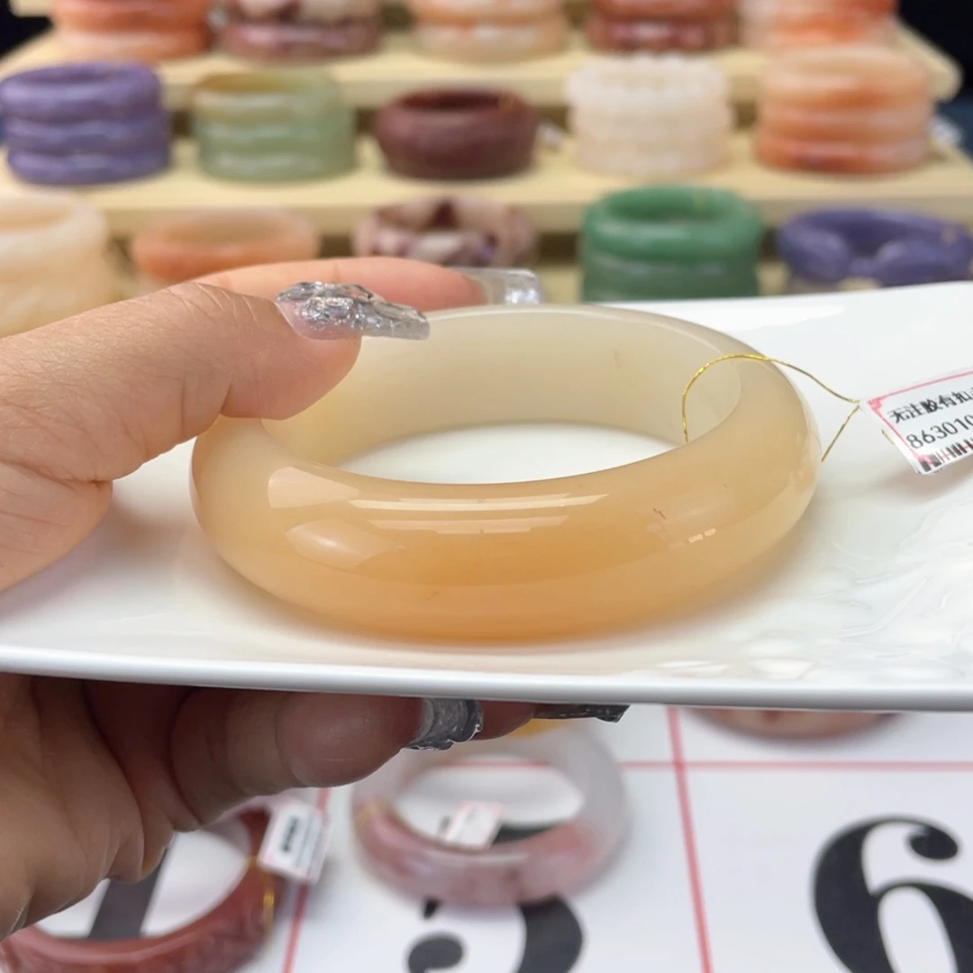 ****花石英质玉未镶嵌手镯