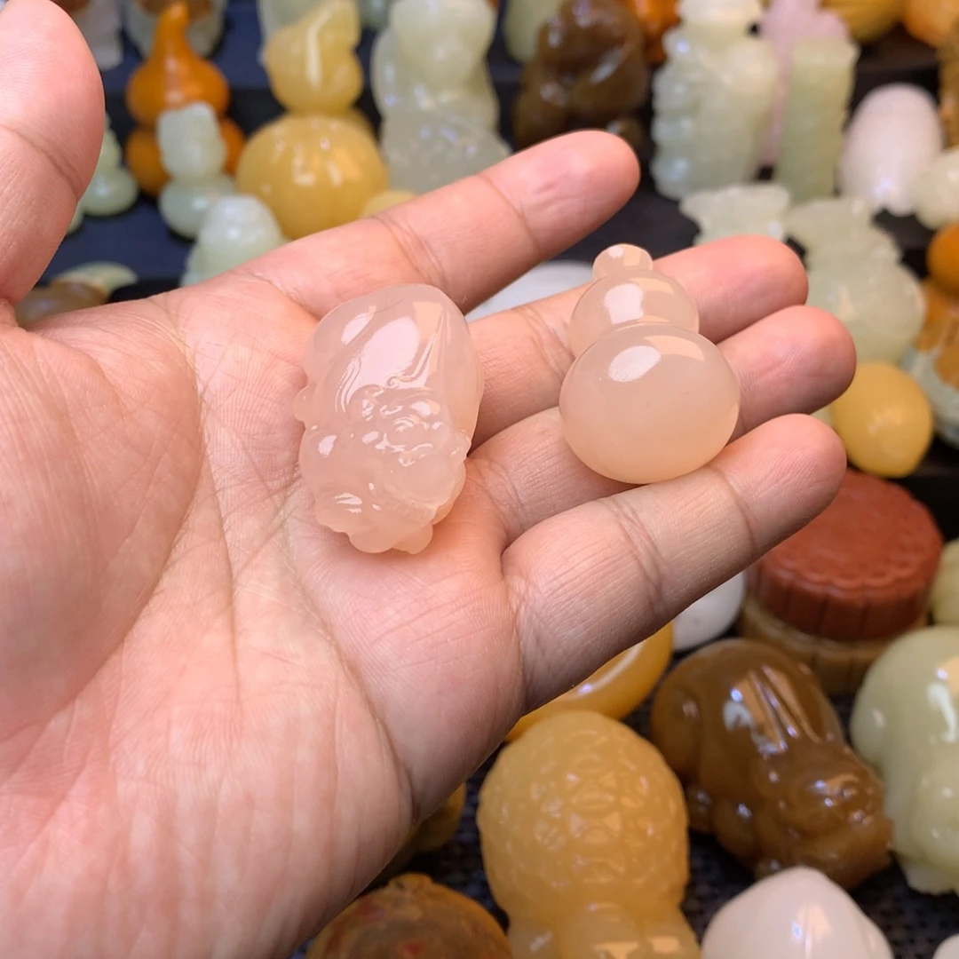 俊***俊五彩石手把件粉貔貅和葫芦