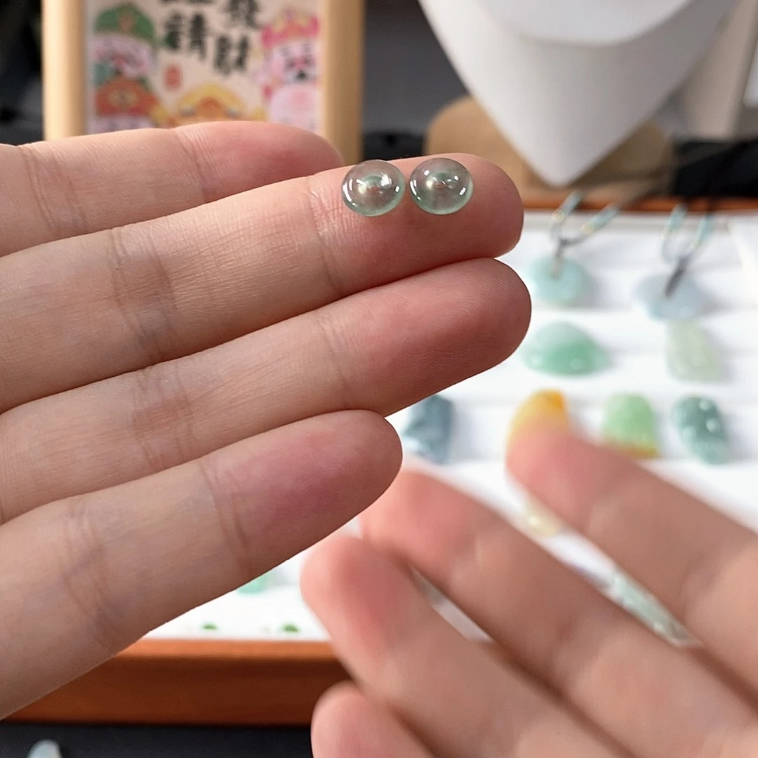 翡翠未镶嵌颈饰送耳线