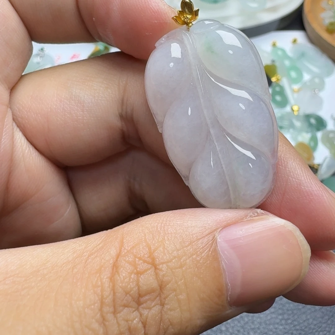 翡翠18K金镶嵌颈饰叶子