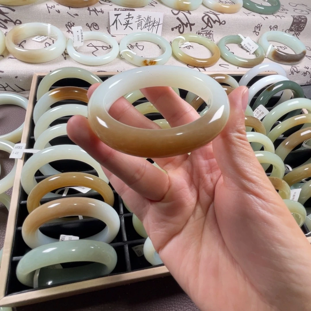 和田玉未镶嵌手镯