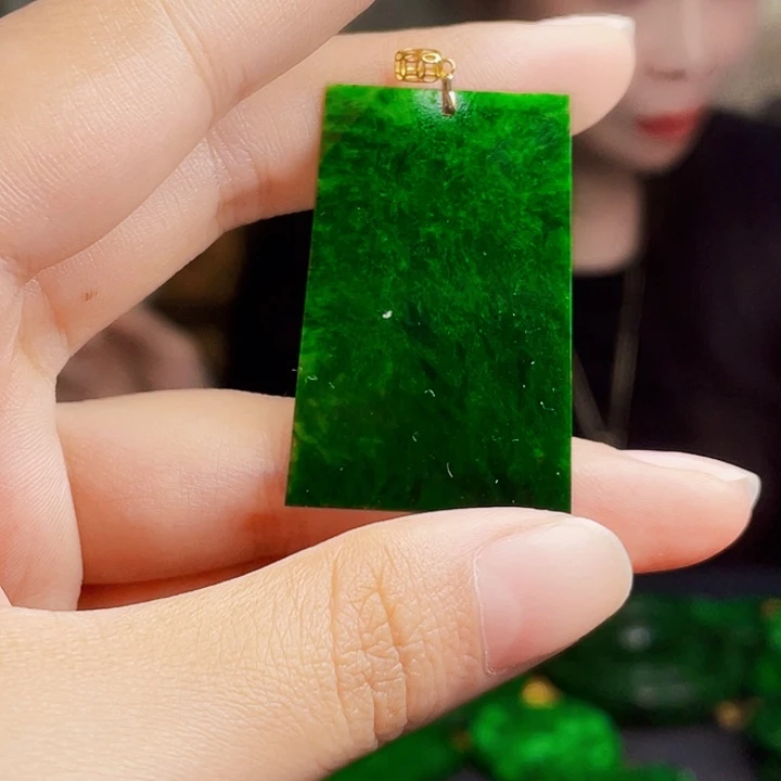 翡翠18K金镶嵌颈饰多样性