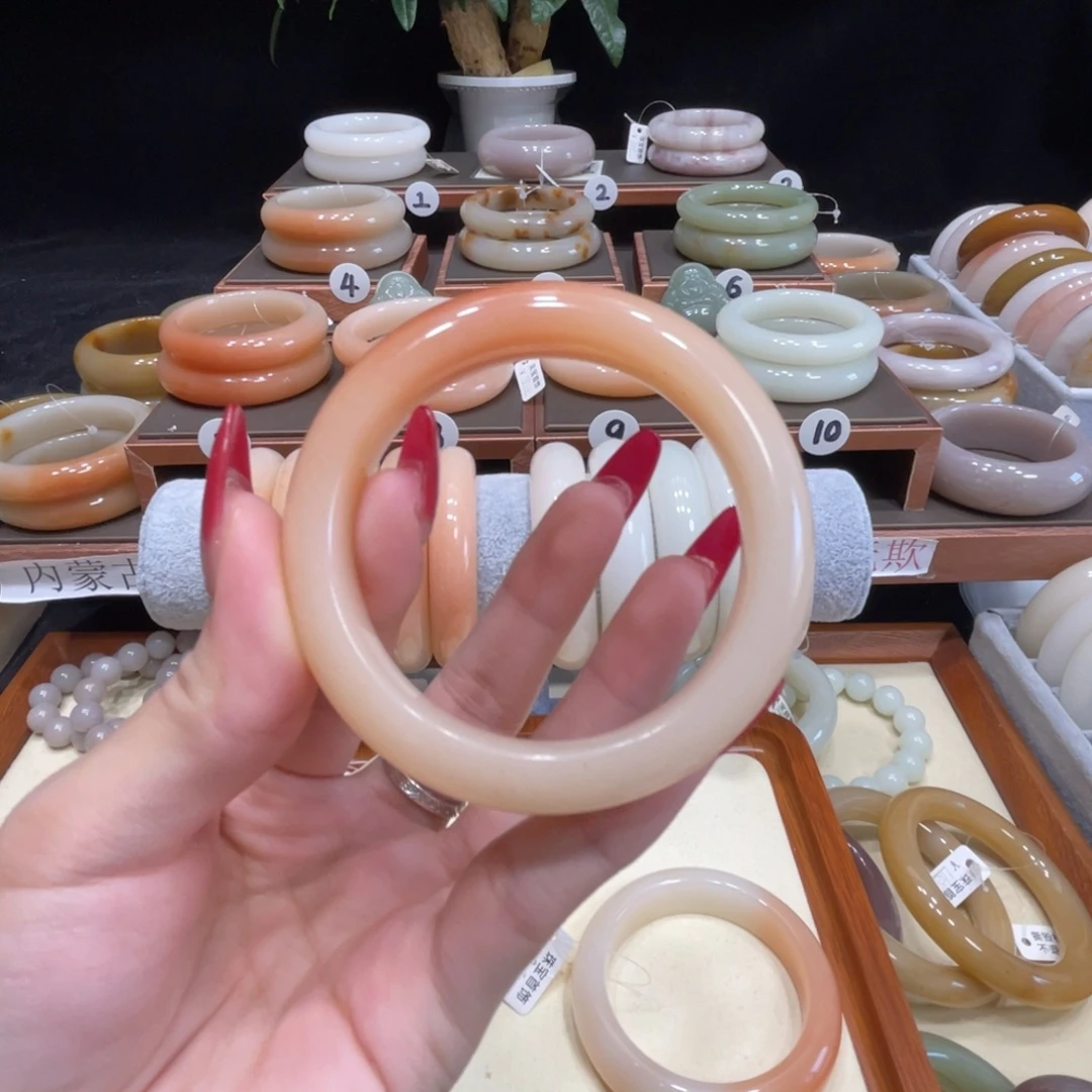 悦***女石英质玉未镶嵌手镯