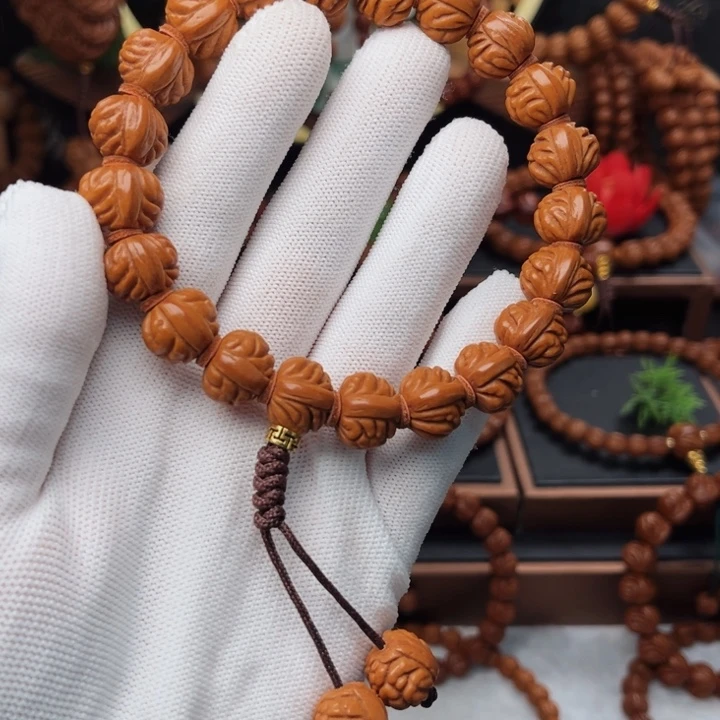 吊坠桃核14小金豆手持