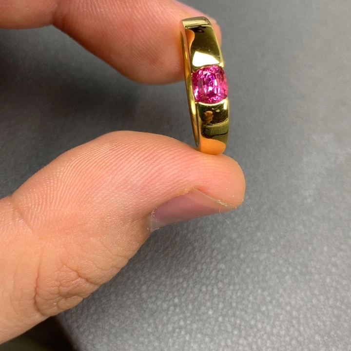 尖晶石戒指14K金镶嵌0.7ct全净缅甸热粉尖晶