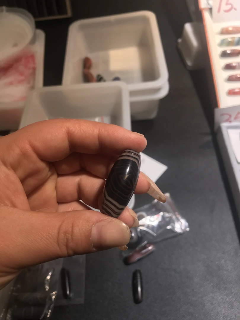 缠丝玛瑙带眼勒子