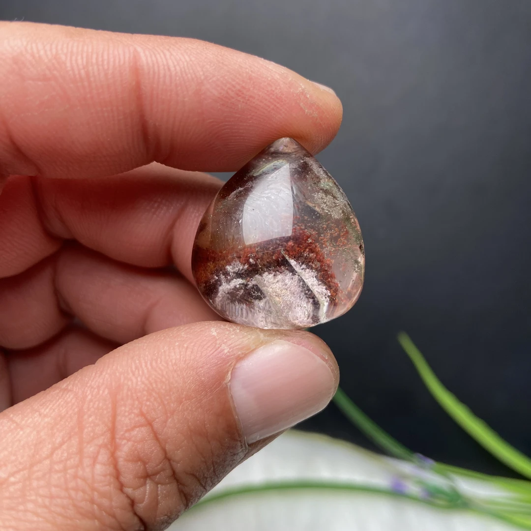 天然幽灵红幽灵四季幽灵水晶水滴型吊坠尺寸2.7×2.4×1.6厘米无孔