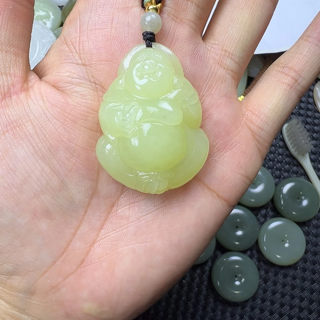 和田玉未镶嵌颈饰有纹漏