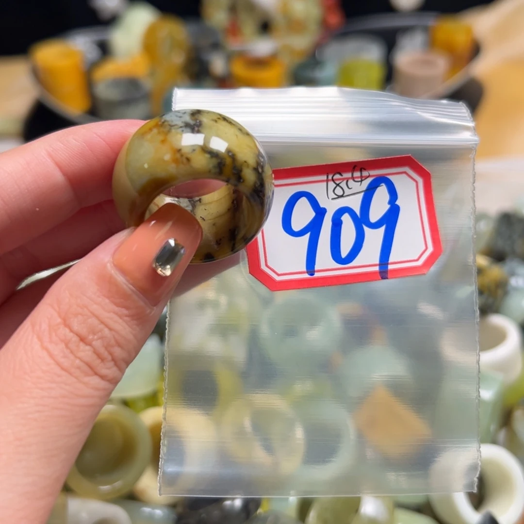 佛***姐蛇纹石玉未镶嵌戒指