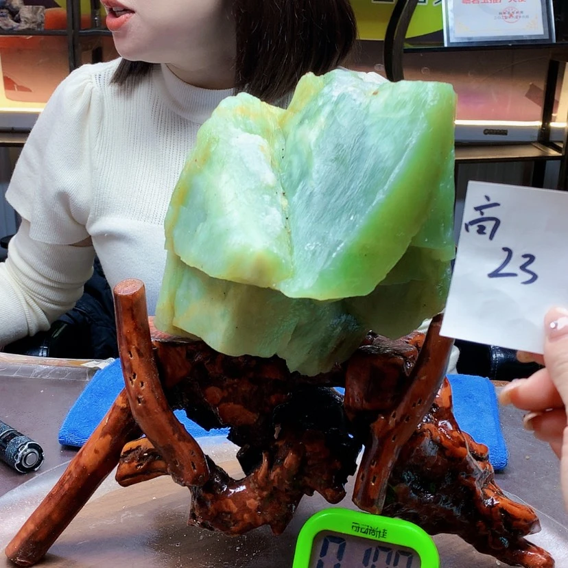 【闪购商品】未镶嵌蛇纹石玉原石搁*?