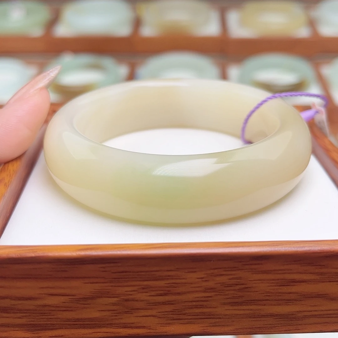 和田玉手镯未镶嵌56.5