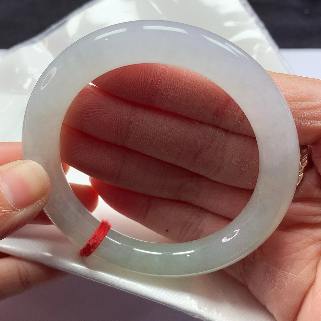 翡翠手镯未镶嵌55圈