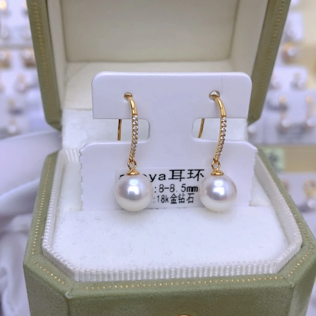 18K金镶嵌海水珍珠耳饰
