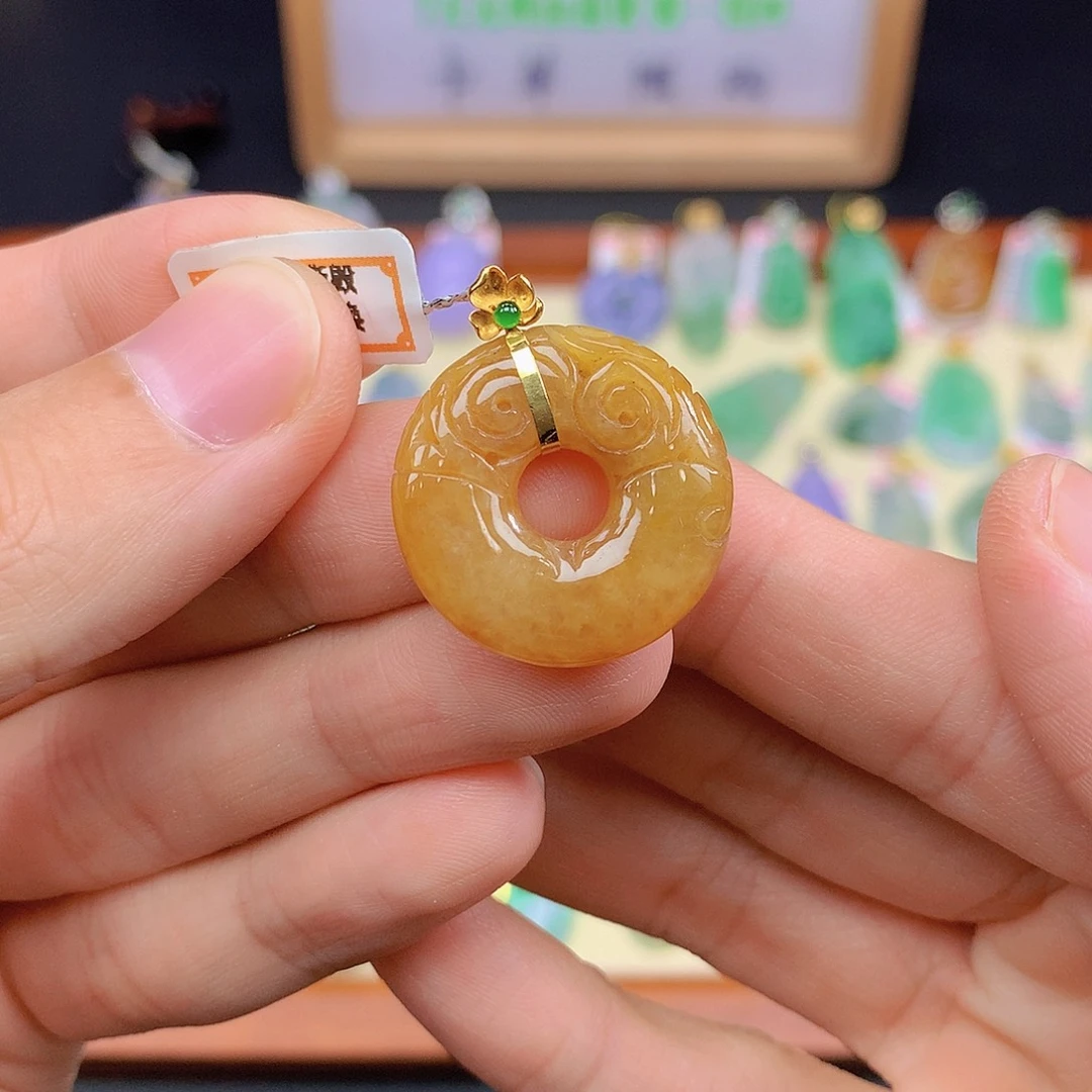 翡翠18K金镶嵌颈饰翡翠