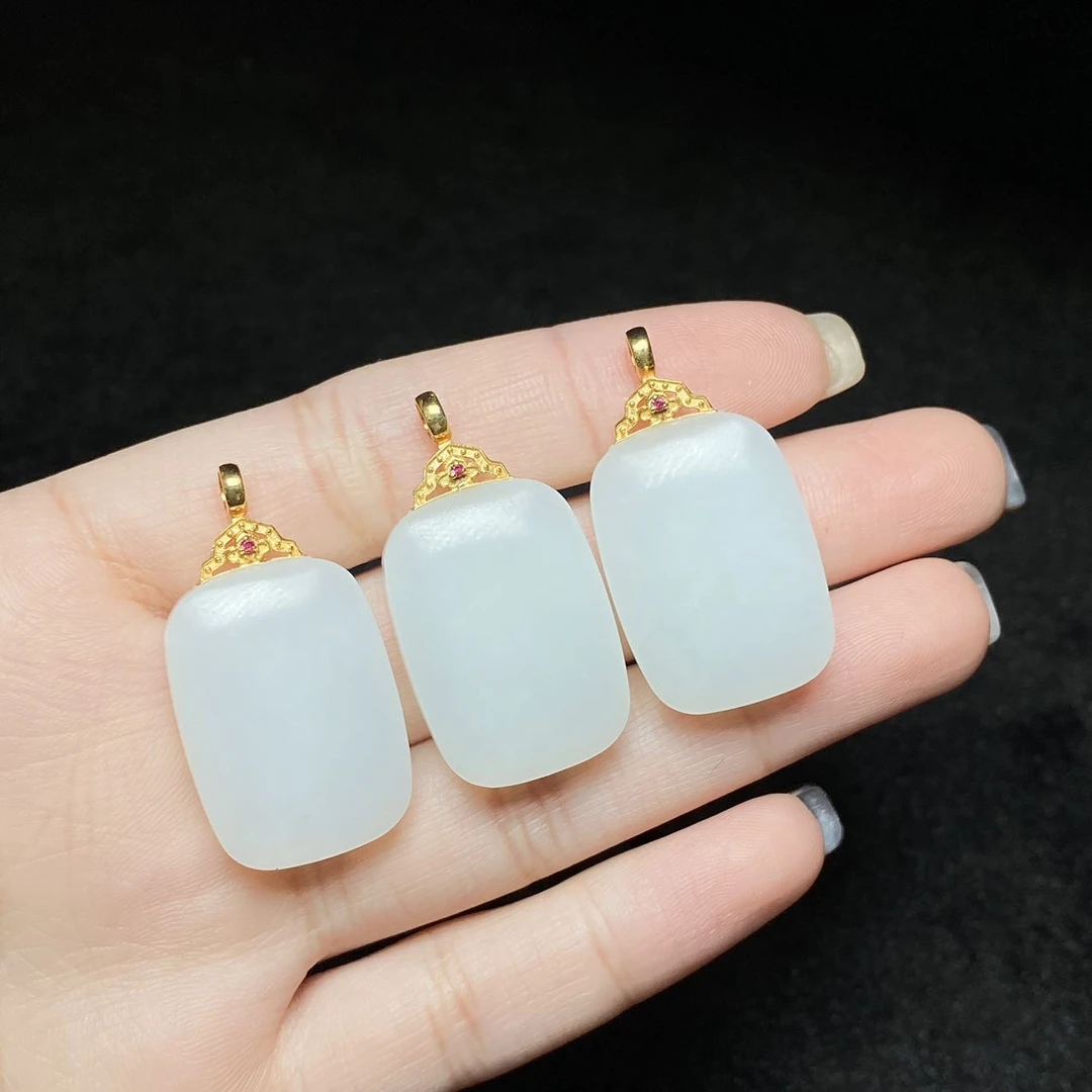 13 V91883-18K金和田玉吊坠-多样性发一件-24×17×8mm（东哥）