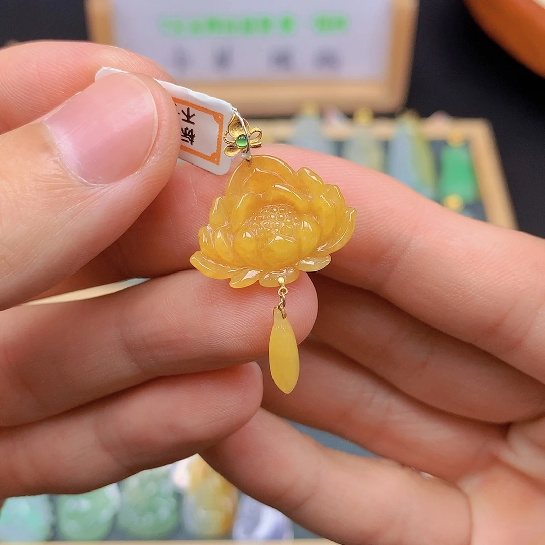 翡翠18K金镶嵌颈饰翡翠