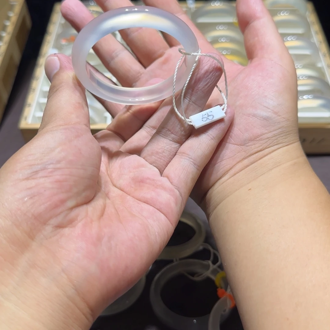 棉***花手镯玛瑙/玉髓未镶嵌