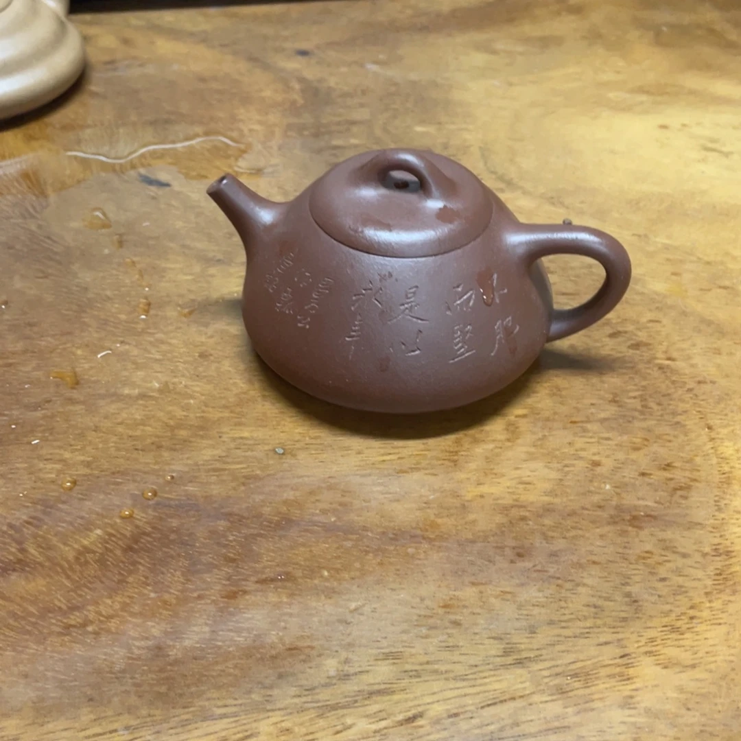 轻***过茶壶紫砂紫砂壶紫砂壶泡茶的时候