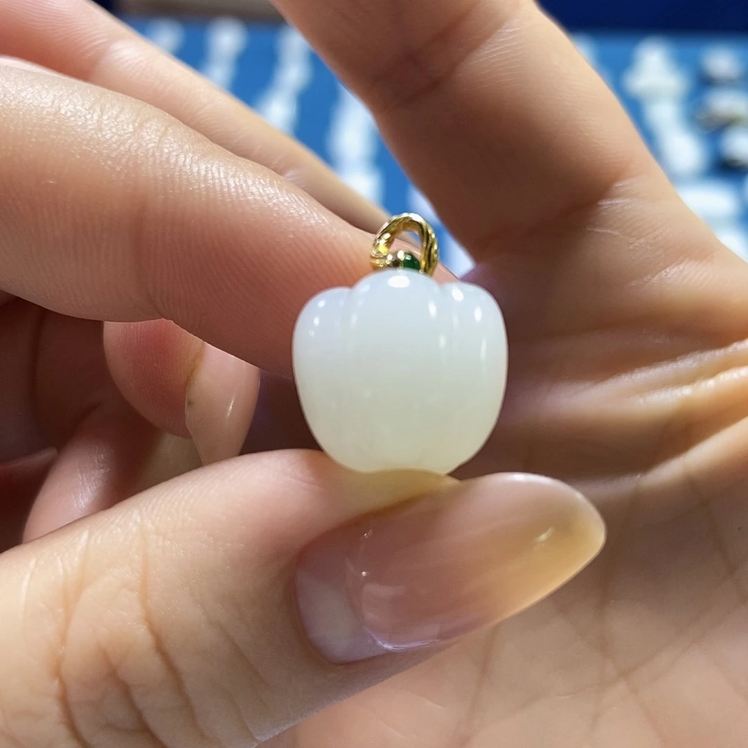 颈饰18K金镶嵌和田玉