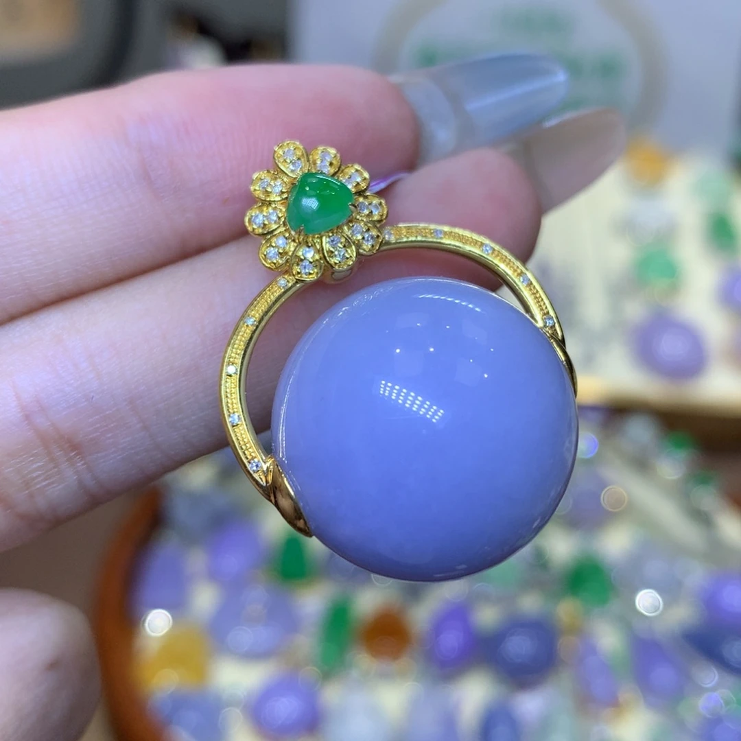 翡翠18K金镶嵌颈饰翡翠