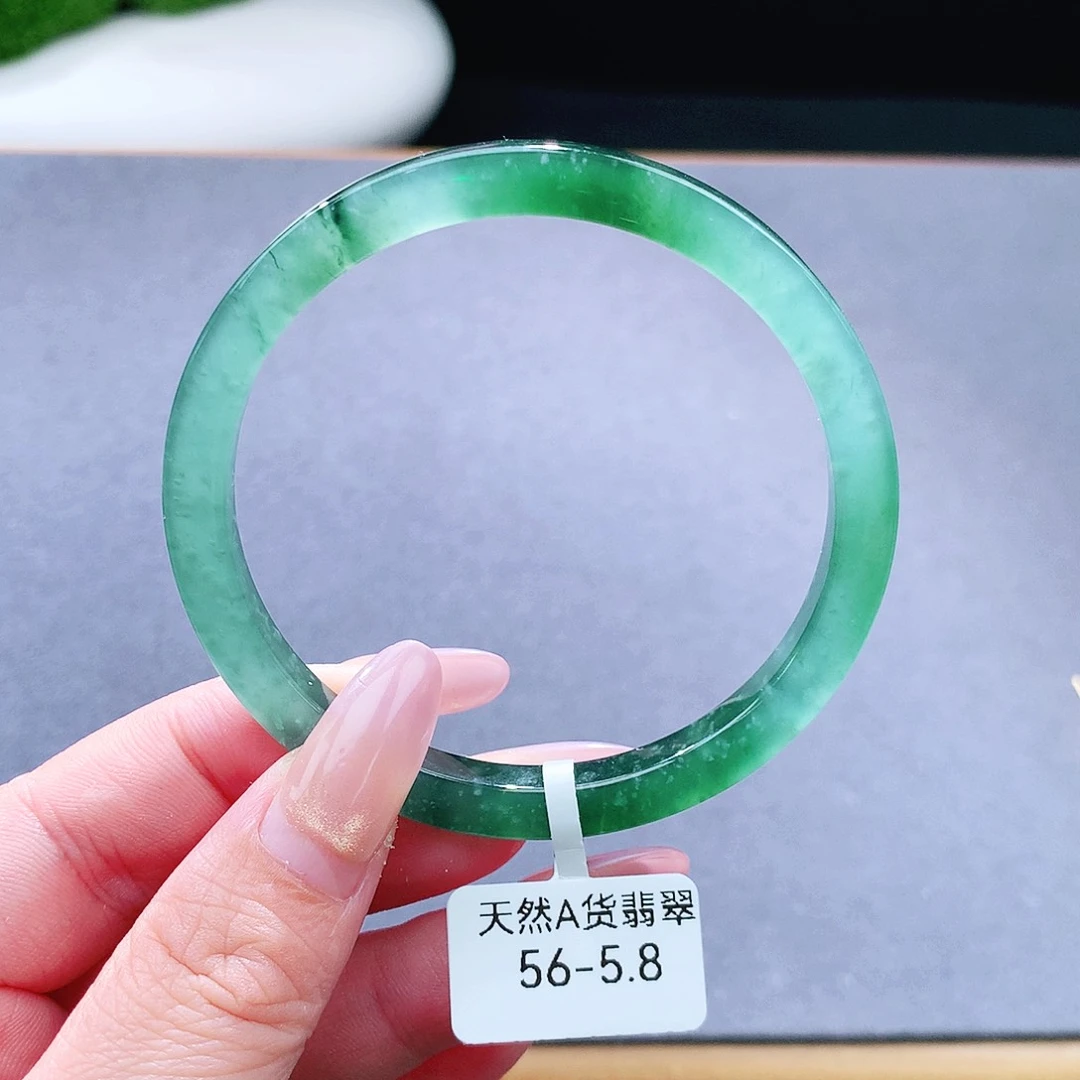 未镶嵌手镯（圆镯）翡翠