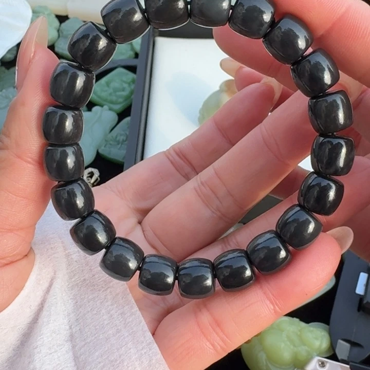 和田玉未镶嵌颈饰卡10荣浩