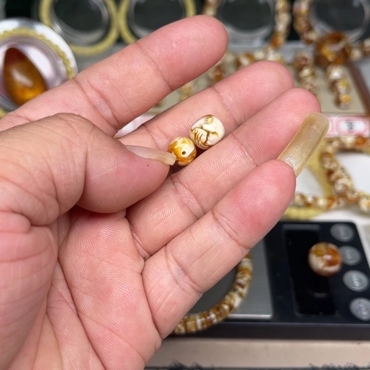 聂***琥珀未镶嵌裸石61号