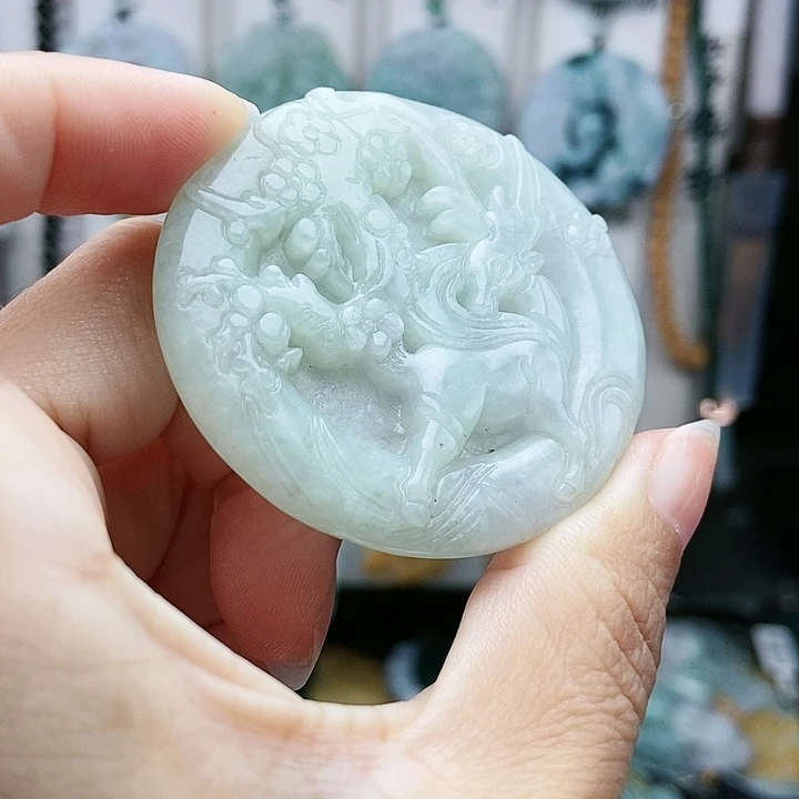 颈饰足铂镶嵌翡翠翡翠