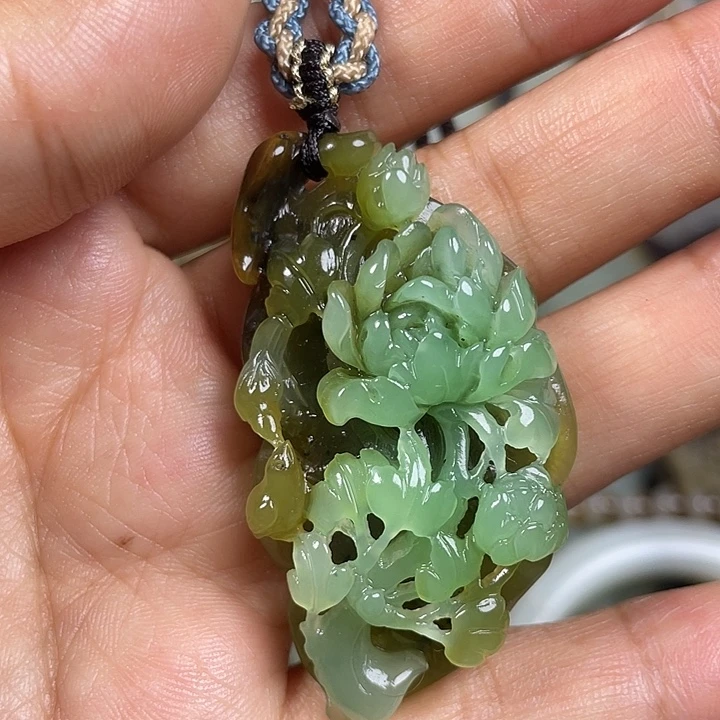 灵***动和田玉未镶嵌颈饰