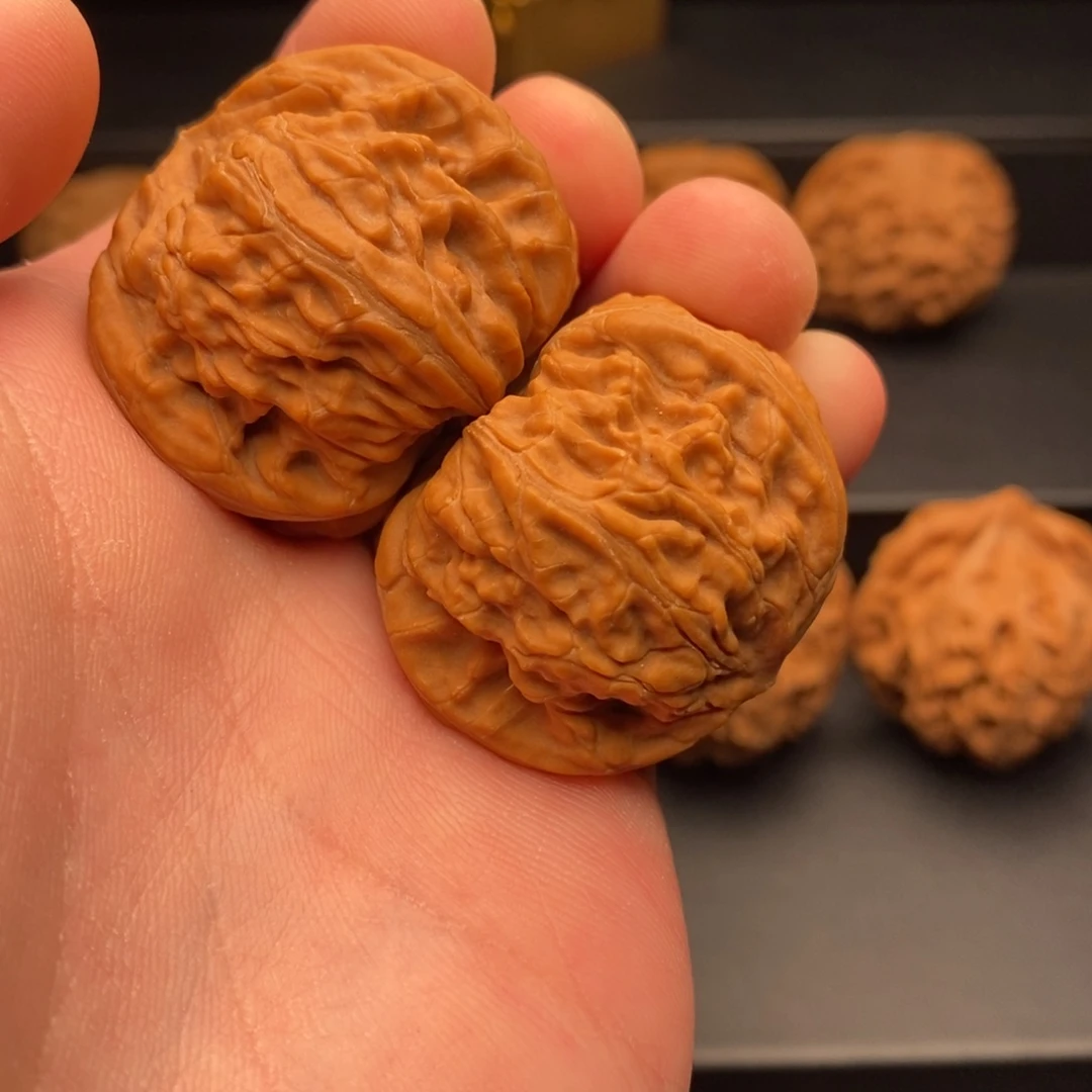 里***南把件文玩核桃御龙