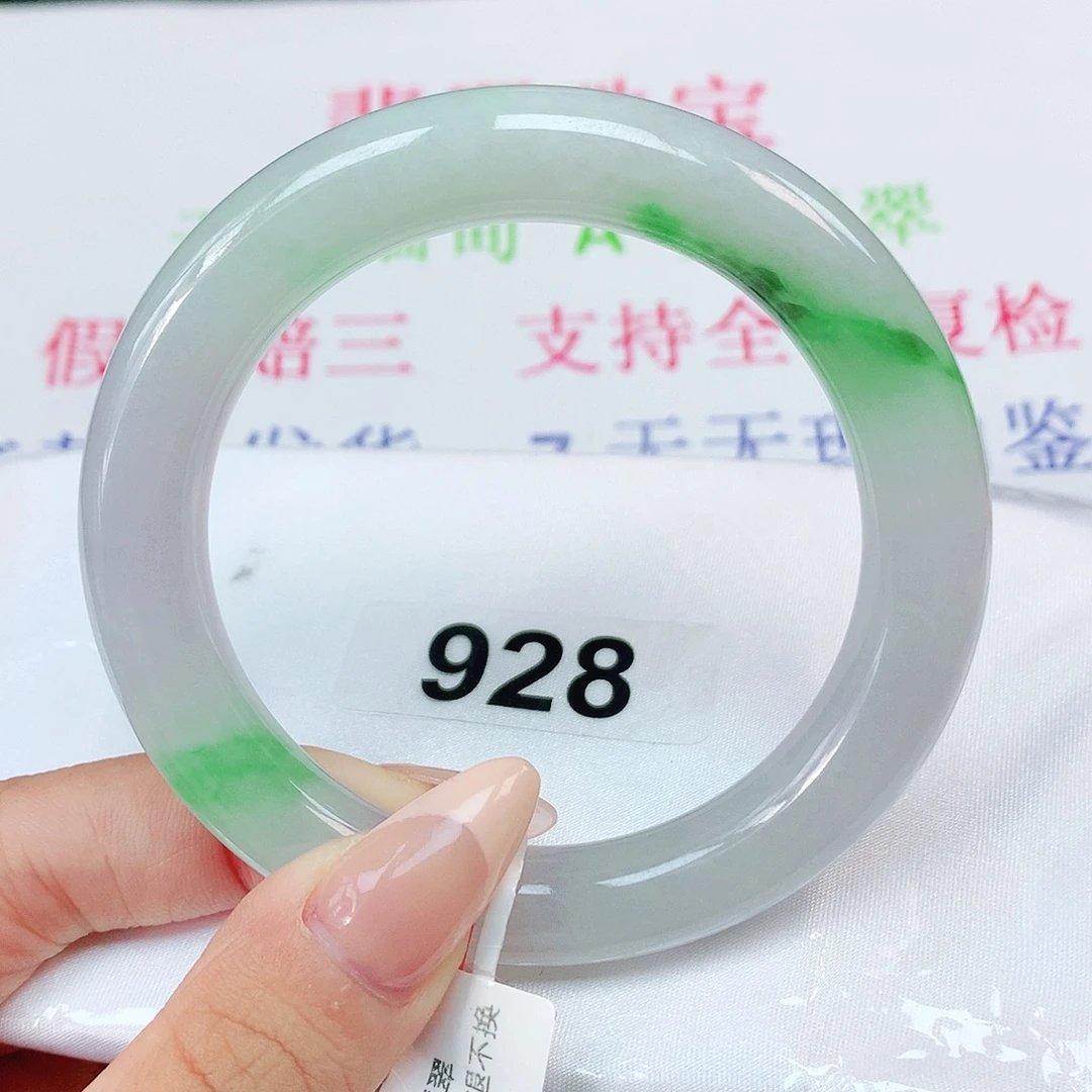 翡翠手镯未镶嵌55圈飘绿花圆条翡翠手镯
