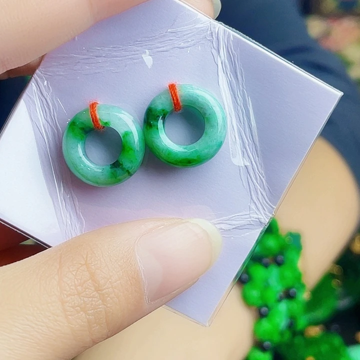 翡翠未镶嵌颈饰多样性
