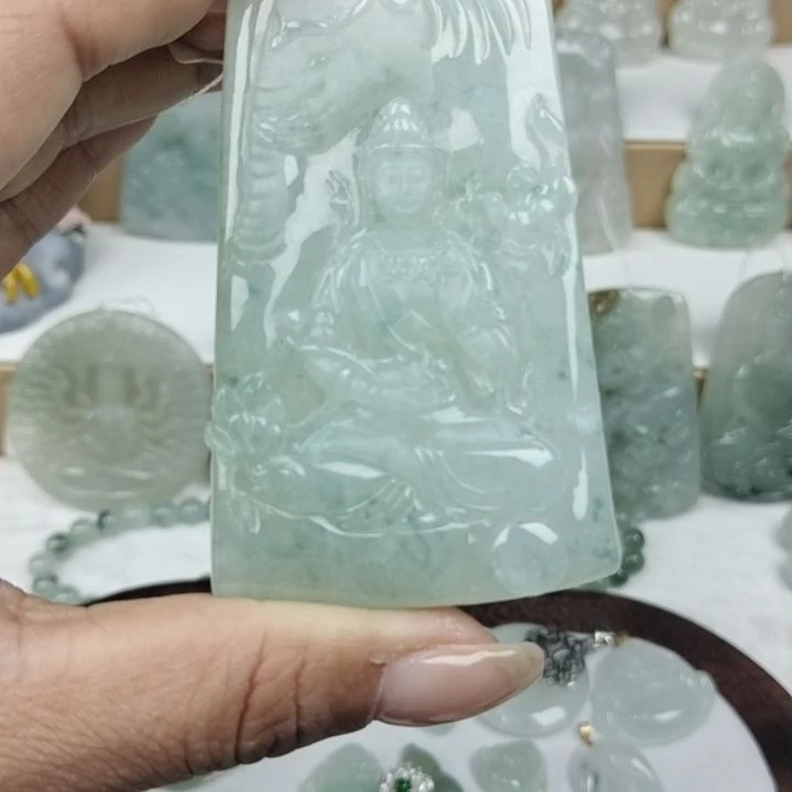 翡翠颈饰未镶嵌天然面料a货普贤。