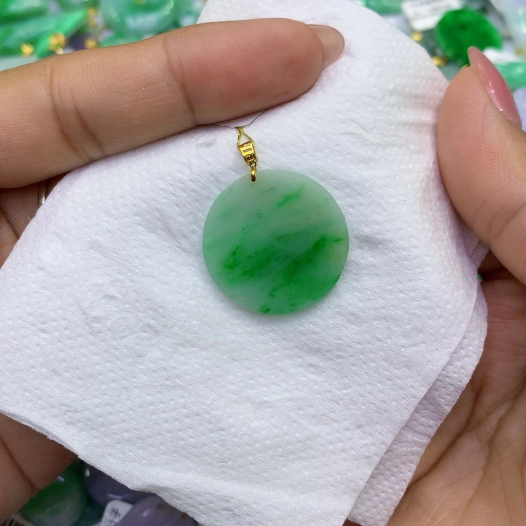 颈饰18K金镶嵌翡翠