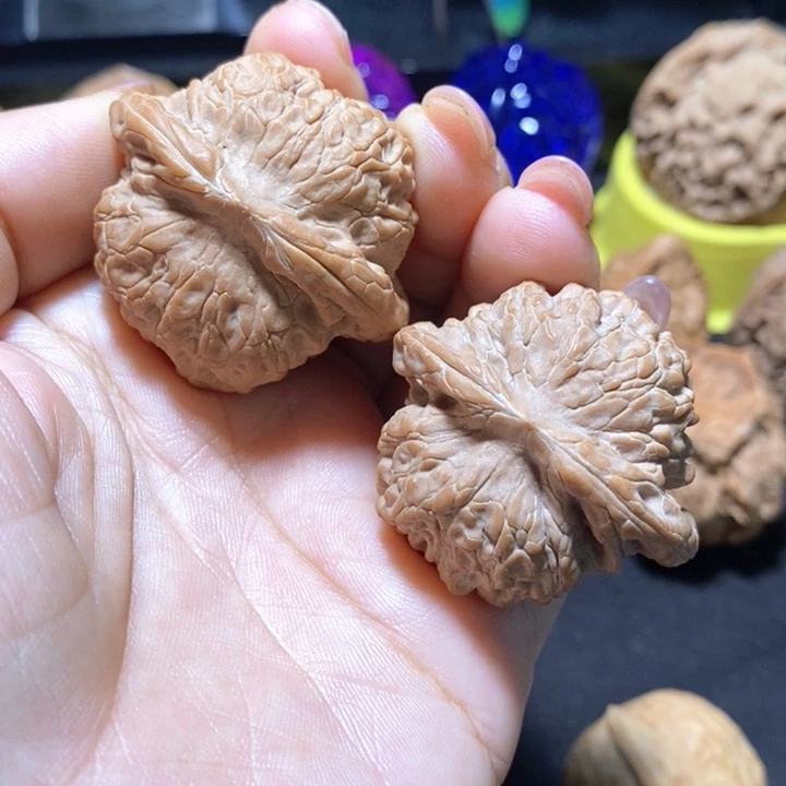 桃核吊坠血麒麟边微差尺