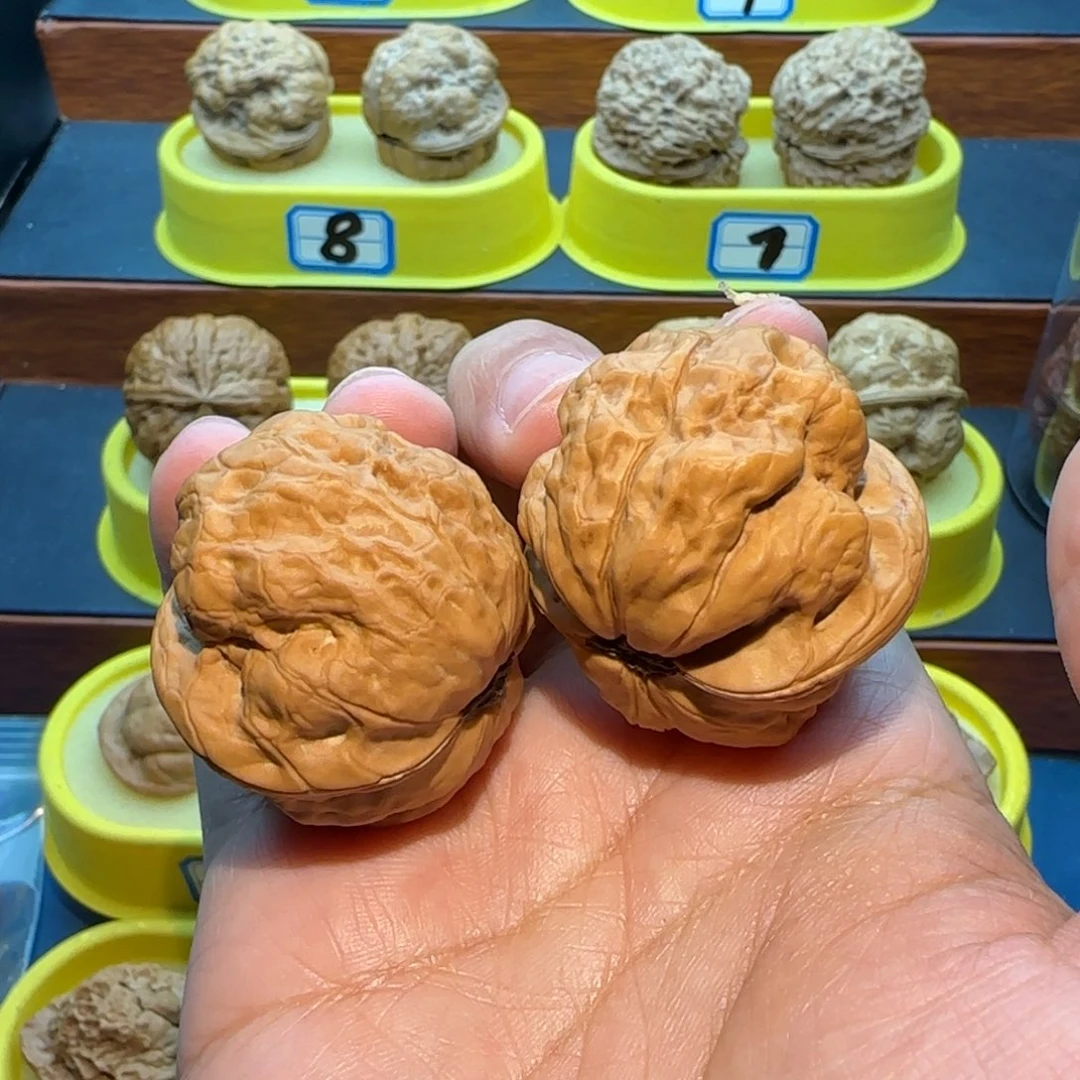 李***柏桃核把件蟾祖核桃