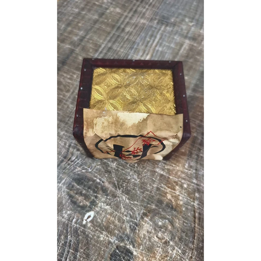 小红方木盒摆件（金三甄选）